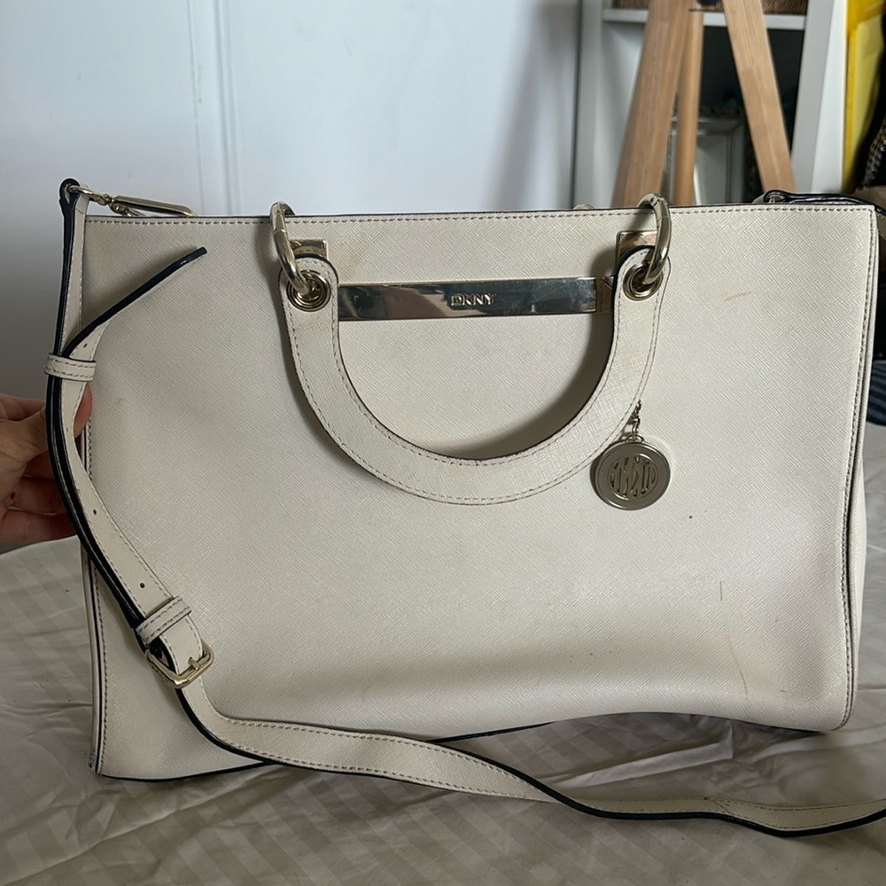 DKNY